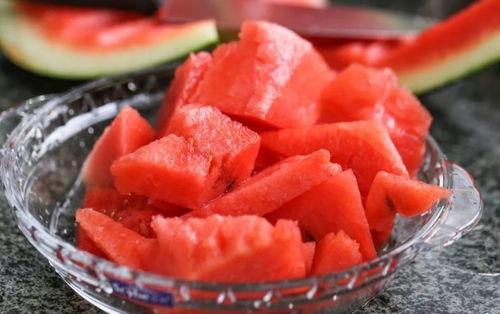 吃瓜群众吃肥肉视频,吃瓜群众挑战极限，视频记录肥肉大餐全过程