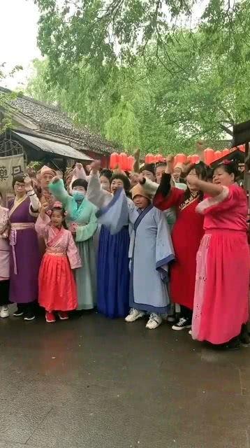 吃瓜群众怎么拍舞台表演,揭秘舞台表演拍摄技巧